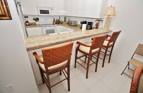 New Smyrna Beach Condo | Cute Coastal Condo in Oceanwalk! Perfect for Large Families.