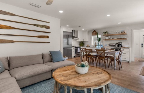 Kiska Beach House | Cute & Coastal with Room for 9, Mins to the Beach + Free Attraction Tickets!
