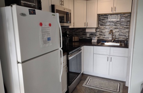 Atlantic Beach Apartment | Cute Condo - great pool, 3-min walk to the Ocean, free cable & wifi!