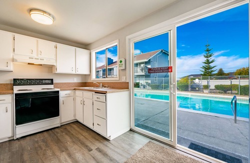 Birch Bay Condo | Cute Condo in Birch Bay w Hot Tub & a loft 209