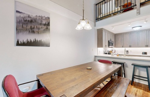 Carnelian Woods Condo | Cute condo with shared pool, hot tub and tennis