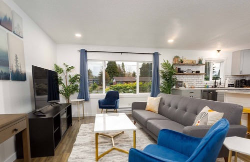 Lakewood House | Cute Convenient Lakewood Retreat