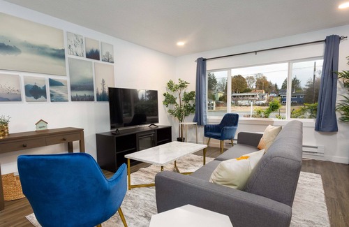 Lakewood House | Cute Convenient Lakewood Retreat