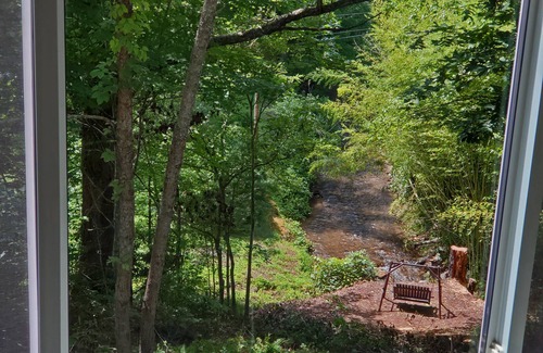 Sylva Cottage | Cute Cottage Above the Creek