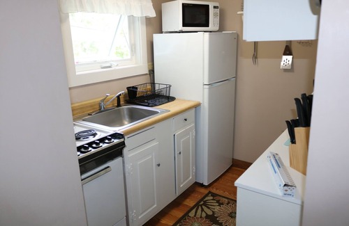 York Beach House | CUTE COTTAGE CLOSE TO SHORT SANDS BEACH AND TOWN