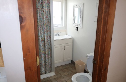 York Beach House | CUTE COTTAGE CLOSE TO SHORT SANDS BEACH AND TOWN