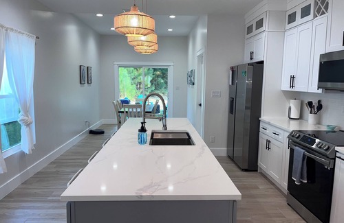 Foley House | Cute cottage! Close to Sports Complex, OWA, beaches, shopping, restaurants.