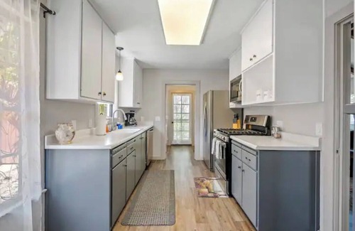 Paso Robles House | Cute Cottage Close to Downtown! w/Firepit