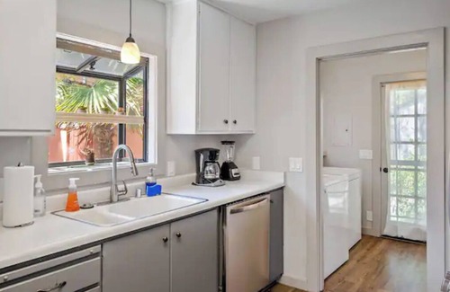 Paso Robles House | Cute Cottage Close to Downtown! w/Firepit