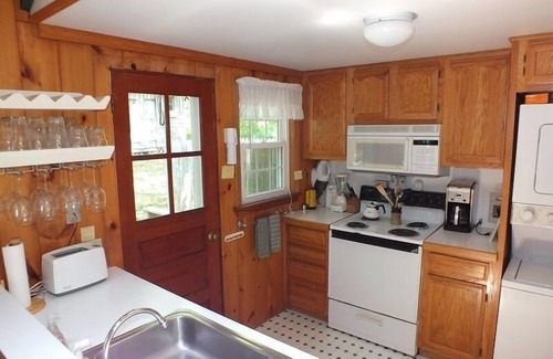 South Chatham House | Cute Cottage - Half Mile to Nantucket Sound! (1976)