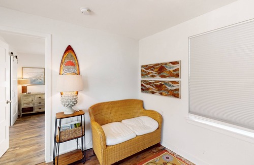 Ocean City Cottage | Cute cottage near the boardwalk & bay with patio, outdoor shower, & kitchenette