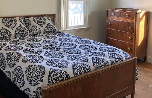 Baker City House | Cute Cottage Steps from Historic Downtown