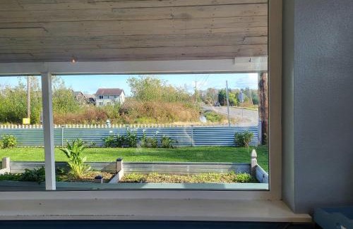 Birch Bay Apartment | Cute Cottage with fully fenced yard
