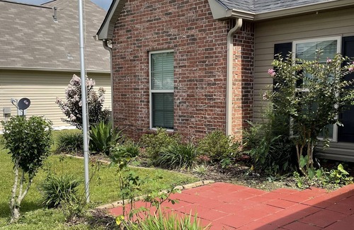 Gulfport House | Cute Country Coastal Cottage 15 minutes from the beach