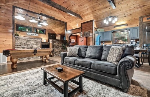 Gatlinburg - Pigeon Forge Cabin | Cute Couples Cabin w/Theater, Hot Tub, Fire Pit!