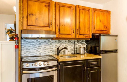 Whistler Creekside Condo | Cute & Cozy 1 bed, Ski in/Out, No Car Needed!