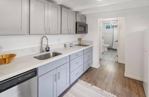 Kailua Apartment | Cute, cozy 1 bed walk to Beach