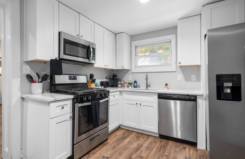 Hapeville Apartment | Cute & Cozy Atlanta Bungalow Close to Attractions!
