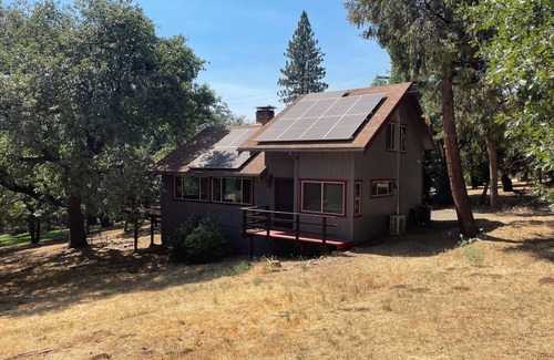 Camp Nelson Cabin | Cute cozy cabin with charm