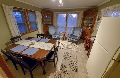 Cleveland House | Cute, Cozy, Comfortable and Close to Everything Cleveland!