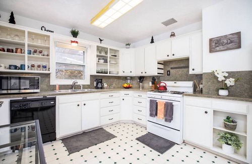 East Millcreek Apartment | Cute, Cozy & Convenient - 20% Off All Ski Rentals!
