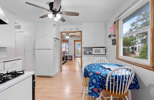 Butte Des Morts House | Cute + Cozy Cottage on Lake Butte des Morts