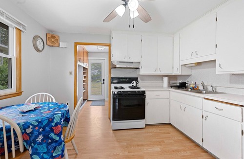 Butte Des Morts House | Cute + Cozy Cottage on Lake Butte des Morts