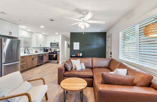 Clarksburg House | Cute & Cozy Cottage – the perfect getaway in Clarksburg!