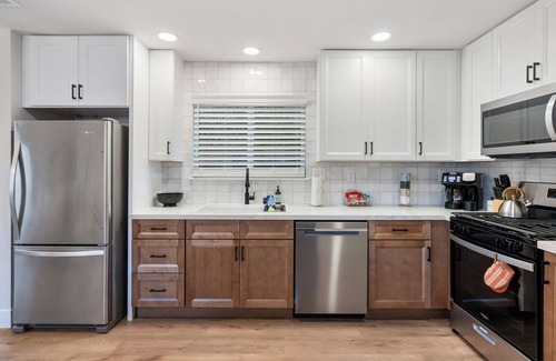Clarksburg House | Cute & Cozy Cottage – the perfect getaway in Clarksburg!
