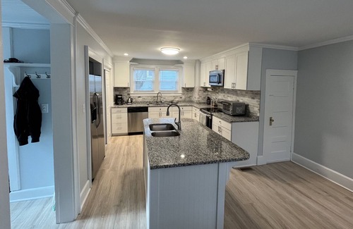 Staunton House | Cute craftsman home, convenient to charming downtown and outdoor fun!