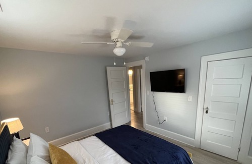 Staunton House | Cute craftsman home, convenient to charming downtown and outdoor fun!