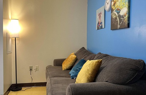 Downtown Pittsburgh Apartment | Cute Downtown APT Quick Safe Walk to PPG Arena