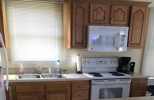 Southmont House | Cute family lakehouse on High Rock lake with beach and beautiful view!
