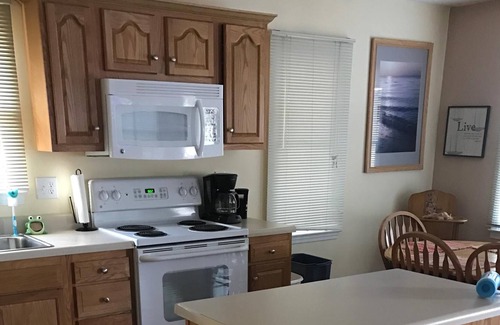 Southmont House | Cute family lakehouse on High Rock lake with beach and beautiful view!
