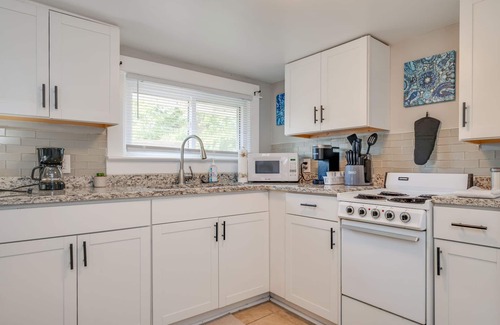 Hampton Apartment | Cute Guest House in Beautiful Wythe! Great Monthly!