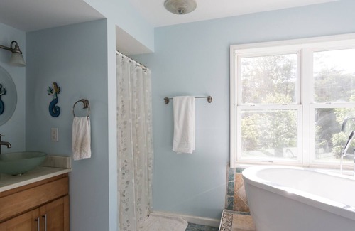 Fletcher Cottage | Cute Heart Cottage