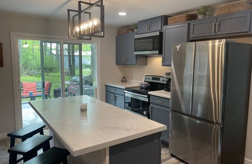 Waupaca House | Cute home across the street from full rec-Chain O Lakes Waupaca