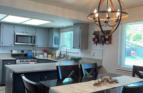 Eagle House | Cute home in quiet subdivision in small town of Eagle ID