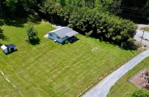 Cosby House | Cute house convenient to Gatlinburg, Pigeon Forge, and hiking in the smokies.