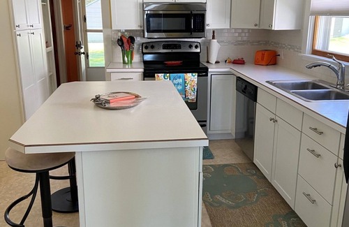 Bay City House | Cute house on Saginaw Bay with hot tub on private beach.