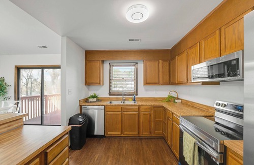 Southeast Raleigh House | Cute house w big fenced yard - starts at 3.5k/month