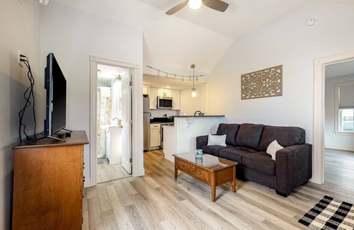 Wells Cottage | Cute In-Town Cottage 1 Mile from the Beach w/Porch, WiFi & Shared Pool/Hot Tub
