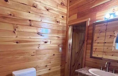 Stetson Cabin | Cute lakeside cottage
