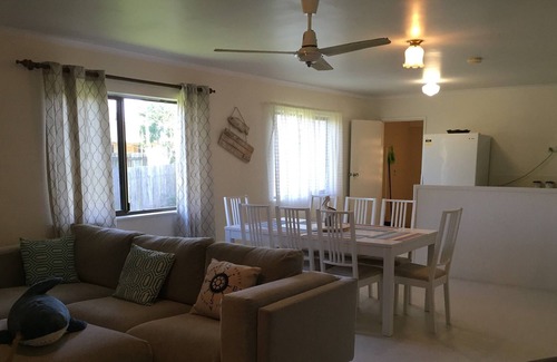 Tin Can Bay House | Cute Little House with air conditioning