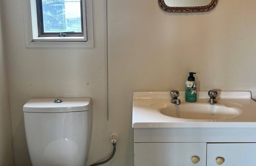 Pukehina House | Cute little studio with beach just over the road. Sleeps 4!