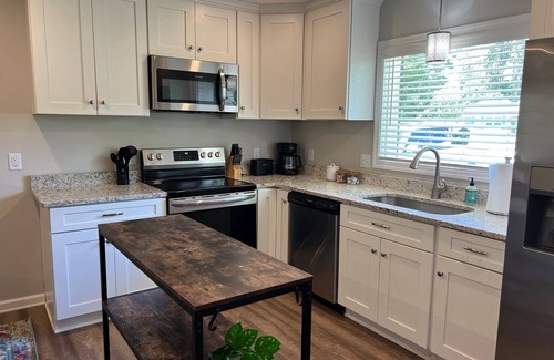 Valdosta House | Cute McRee Manor with large screened porch