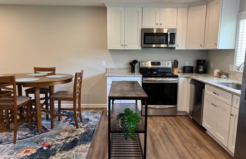 Valdosta House | Cute McRee Manor with large screened porch