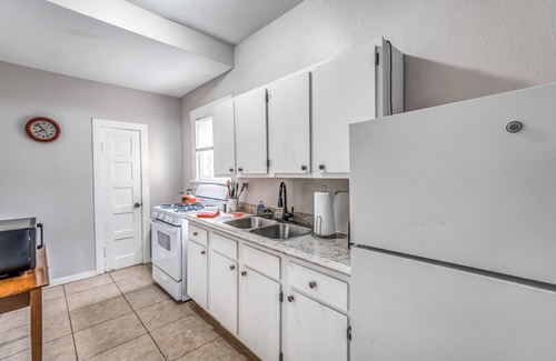 Memphis Apartment | Cute Midtown Apartment V1