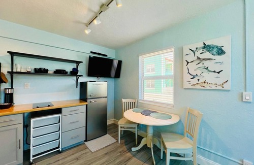 Lake Worth Apartment | Cute & modern studio apartment in prime location in downtown Lake Worth Beach!