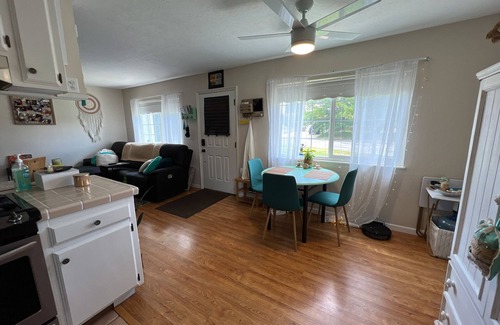 Tehachapi House | Cute mountain town, 3-5 mins from hospital, freeway, and downtown